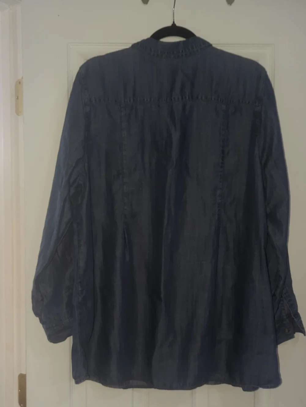 N/A button up